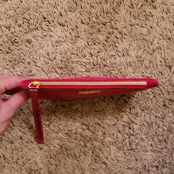 NWOT Ipsy Pink Fuzzy Makeup Bag - Picture 6 of 8